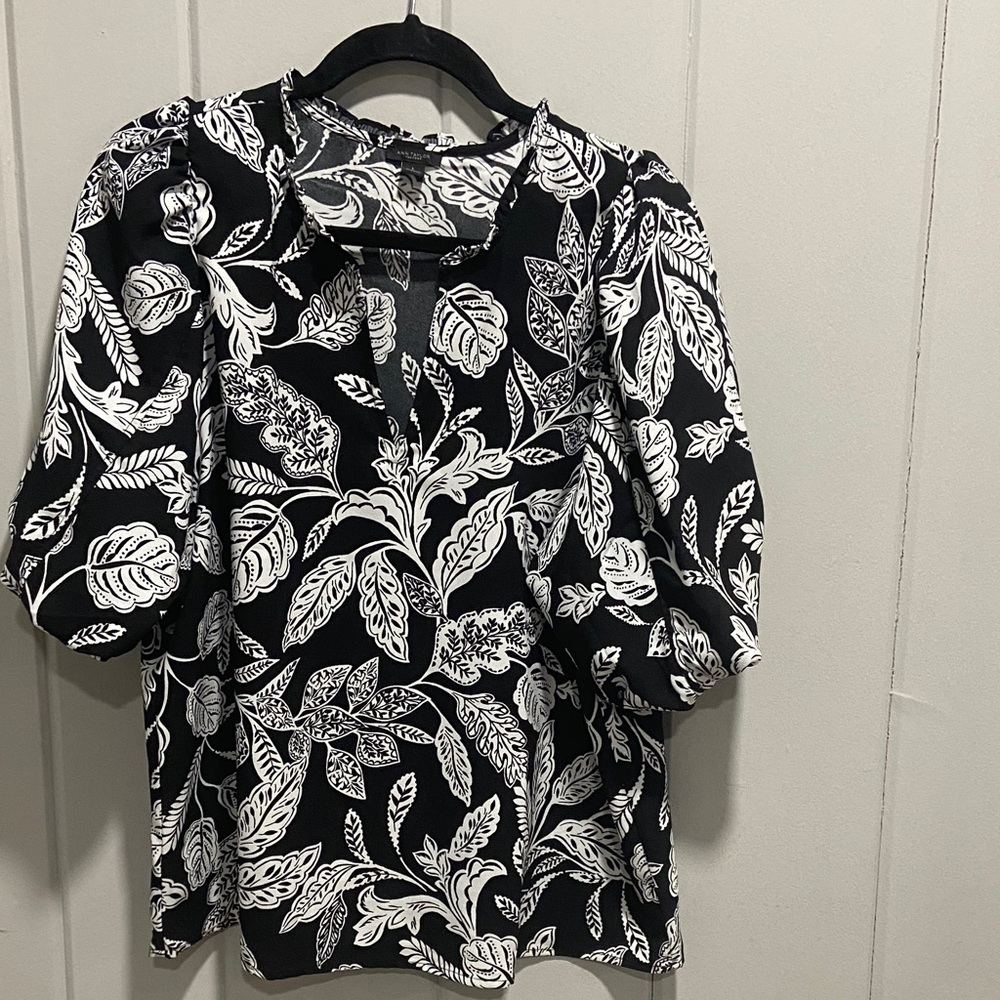 Ann Taylor Monochrome Leaf Pattern Top